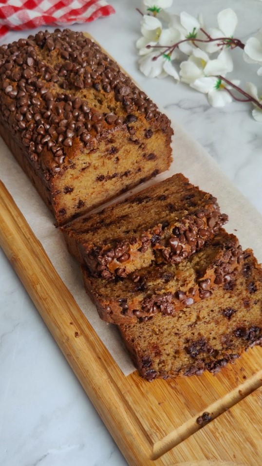 Chocolate Chip Banana Cake - The Artistic Cook